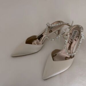 Badgley Mischka satin & rhinestone closed toe pumps NWT